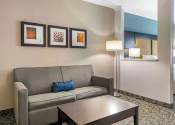 Comfort Suites Fort Lauderdale Airport South & Cruise Port hotel thumbnail 4