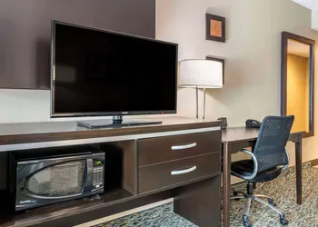 Comfort Suites Fort Lauderdale Airport South & Cruise Port hotel thumbnail 5