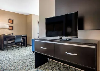 Comfort Suites Fort Lauderdale Airport South & Cruise Port hotel thumbnail 7