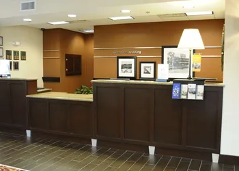 Hampton Inn & Suites Redding hotel thumbnail 3