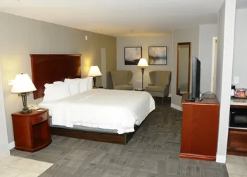 Hampton Inn & Suites Redding hotel thumbnail 8