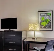 La Quinta Inn & Suites by Wyndham Miami Lakes hotel detail image 4