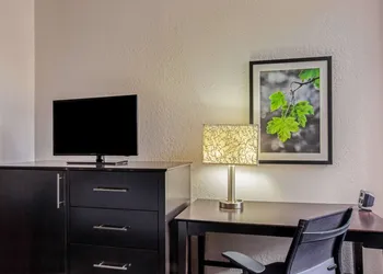 La Quinta Inn & Suites by Wyndham Miami Lakes hotel thumbnail 4
