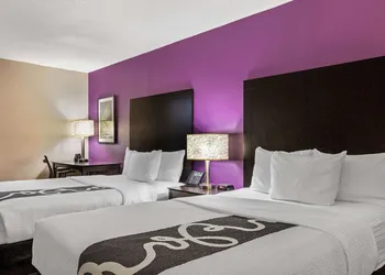 La Quinta Inn & Suites by Wyndham Miami Lakes hotel thumbnail 5