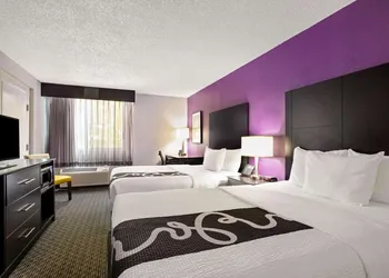 La Quinta Inn & Suites by Wyndham Miami Lakes hotel thumbnail 6
