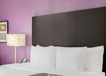 La Quinta Inn & Suites by Wyndham Miami Lakes hotel thumbnail 8