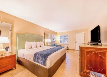 Seasons Florida Resort hotel thumbnail 5