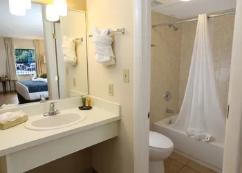 Seasons Florida Resort hotel thumbnail 8