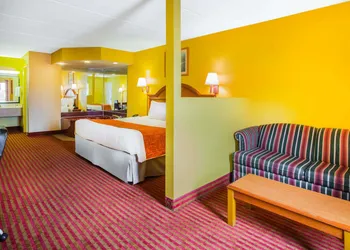 Howard Johnson by Wyndham Panama City hotel thumbnail 3