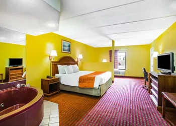 Howard Johnson by Wyndham Panama City hotel thumbnail 5