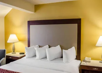 SureStay Studio by Best Western Pensacola hotel thumbnail 5