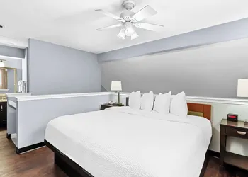 SureStay Studio by Best Western Pensacola hotel thumbnail 8