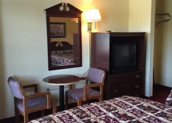 Regency Inn & Suites hotel thumbnail 6
