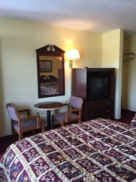 Regency Inn & Suites hotel detail image 6