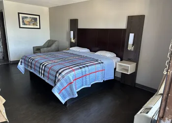 Deluxe INN Augusta hotel thumbnail 2