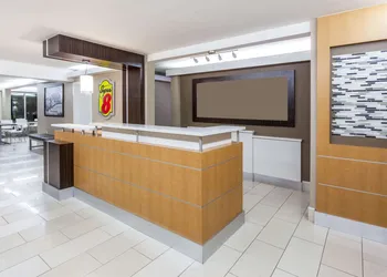 Super 8 by Wyndham Dalton/Convention Center Area hotel thumbnail 3