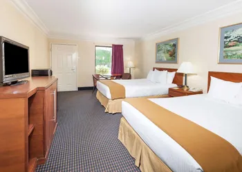Super 8 by Wyndham Dalton/Convention Center Area hotel thumbnail 4
