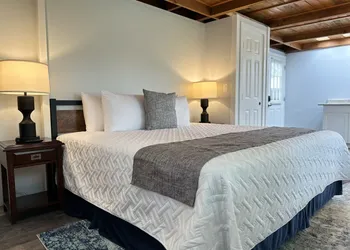 Aloha Junction Bed and Breakfast hotel thumbnail 4