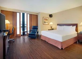 Hilton Chicago O'Hare Airport hotel thumbnail 6