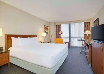 Hilton Chicago O'Hare Airport hotel thumbnail 8