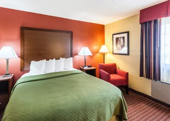 Quality Inn & Suites Lincoln South hotel thumbnail 6