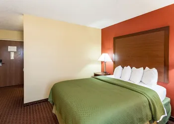Quality Inn & Suites Lincoln South hotel thumbnail 7