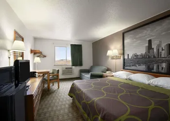 Super 8 by Wyndham Peru Starved Rock State Park hotel thumbnail 3