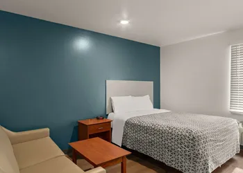 WoodSpring Suites Evansville East hotel thumbnail 8