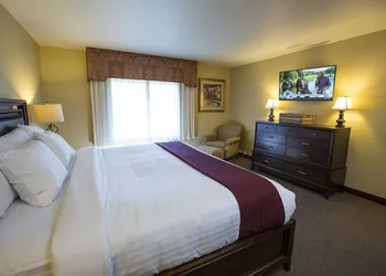 Swan Lake Resort hotel thumbnail 4