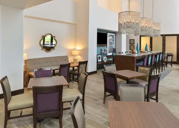 Hampton Inn & Suites Des Moines Downtown hotel thumbnail 3