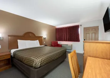 Rodeway Inn Terre Haute near University hotel thumbnail 8