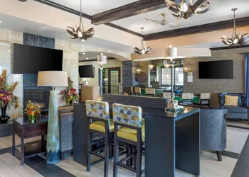 Best Western Plus Emerald Inn & Suites hotel thumbnail 3