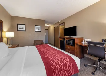 Comfort Inn & Suites Hays I-70 hotel thumbnail 6