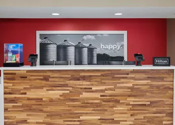 Hampton Inn Kansas City The Legends hotel thumbnail 2