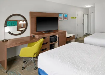 Hampton Inn Kansas City The Legends hotel thumbnail 5