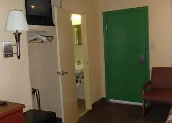 Royal Inn of New Orleans hotel thumbnail 6
