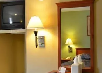 Royal Inn of New Orleans hotel thumbnail 8