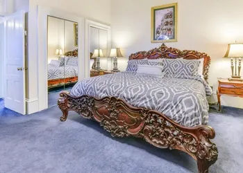 Chateau Orleans hotel thumbnail 2