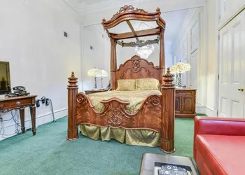 Chateau Orleans hotel thumbnail 5