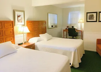 Cedar Crest Inn hotel thumbnail 2