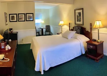 Cedar Crest Inn hotel thumbnail 3