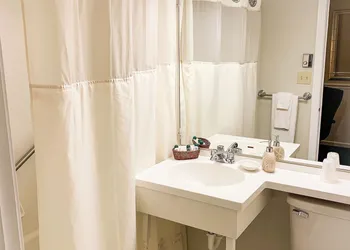 Cedar Crest Inn hotel thumbnail 6