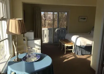 The Beach Rose Inn hotel thumbnail 3