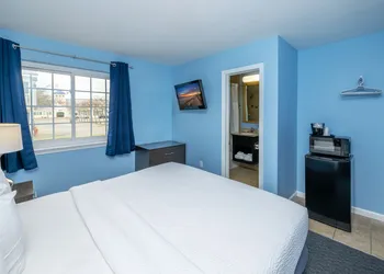 Commander Beach House Hotel hotel thumbnail 4