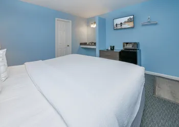 Commander Beach House Hotel hotel thumbnail 8