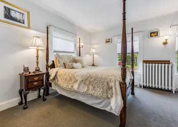 Castle Manor Inn hotel thumbnail 3
