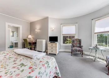 Castle Manor Inn hotel thumbnail 6