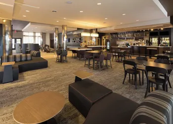 Courtyard Bay City hotel thumbnail 2