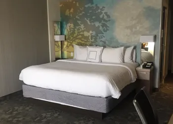 Courtyard Bay City hotel thumbnail 4