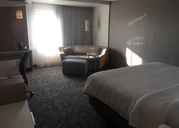 Courtyard Bay City hotel thumbnail 5